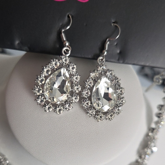 Paparazzi Everlasting ZI Silver Crystal Necklace NWT - Picture 2 of 3